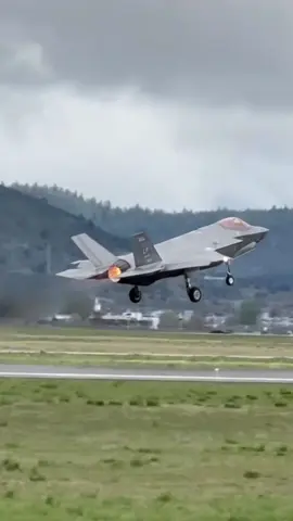 Beautiful and talented female pilot #f35 #fighter #pilot #airforce #america 