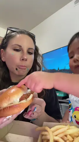 #katalinalynn #eatingshow #mcdonalds #food #fypシ゚viral #pickyeater 