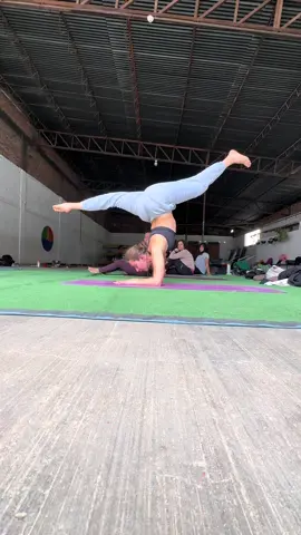 Somos el todo #yoga #yogagirl #yogapose #mantra #108 #yttc #yttc200hrs #yogui #yoguini 