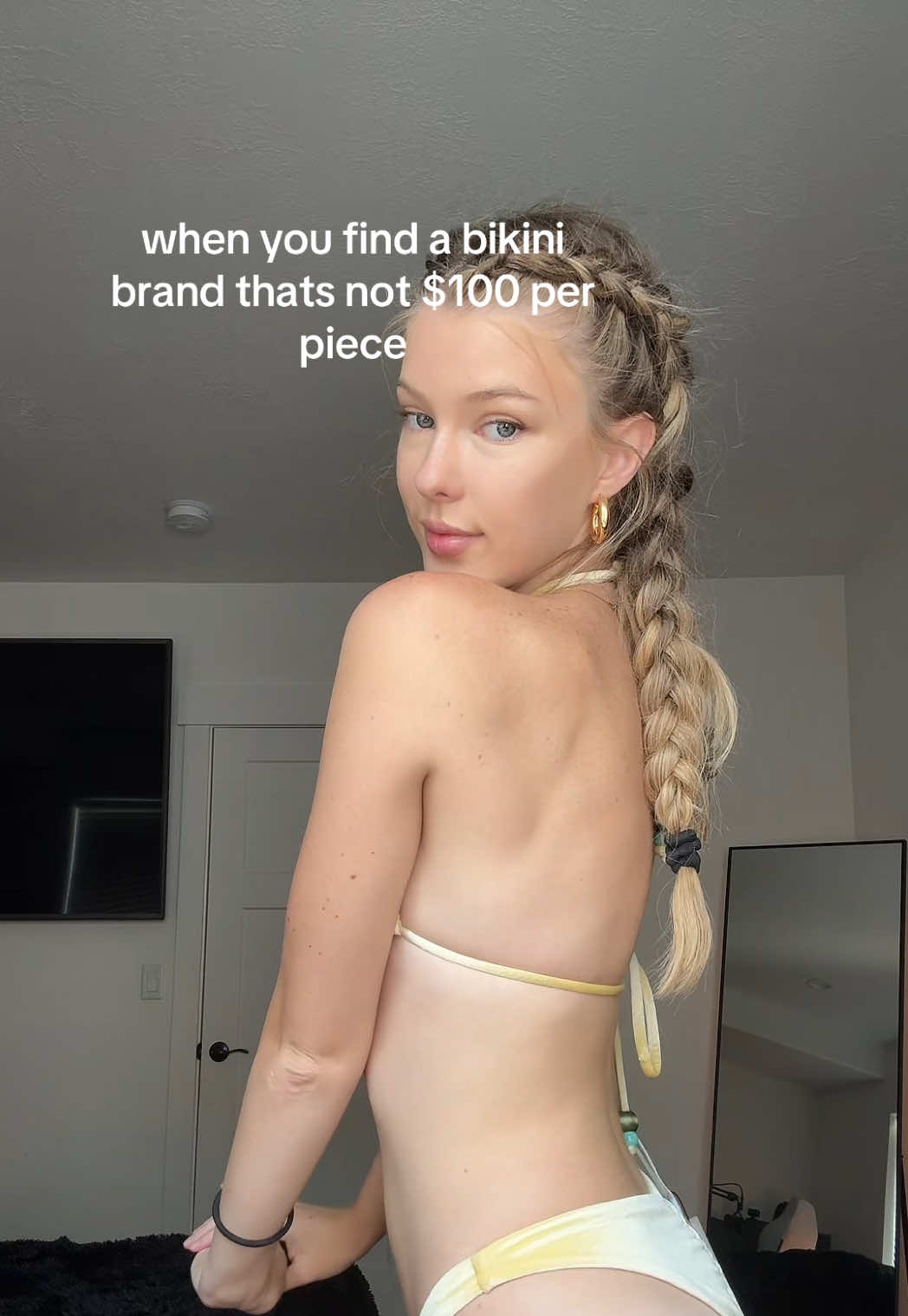 It actually shouldn’t be that hard to find cute swimsuits at a good price but it is🤌 I want to slay but don’t want to spend 95 dollars for just my bottoms 😭