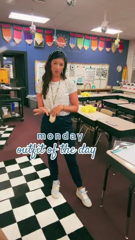 Teacher+Monday Outfit of the Day #teacher #teacherootd #OOTD #teacheroutfit #teacheroutfits#teacherstyle #sneakerhead #teacherlife #teachertired #backtoschool 