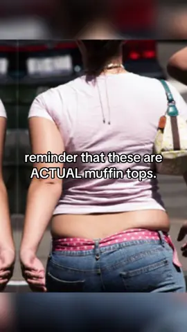 The two cm of “fat” hanging out of your extremely tight jeans is not a “muffin top”. you just pick clothes that don’t fit your body correctly. #relatable #chubby #skinnyjeans #fyp 