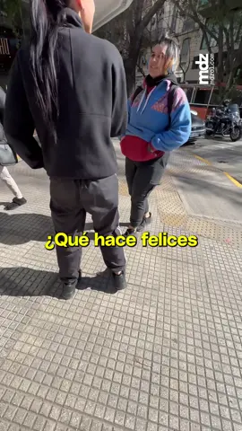 ⚽🎮 ¿Qué hace felices a los hombres? 🍺🫰 Dejanos tu opinión en comentarios.  📹 @val.berte #hombres #preguntasmdz #mdz 