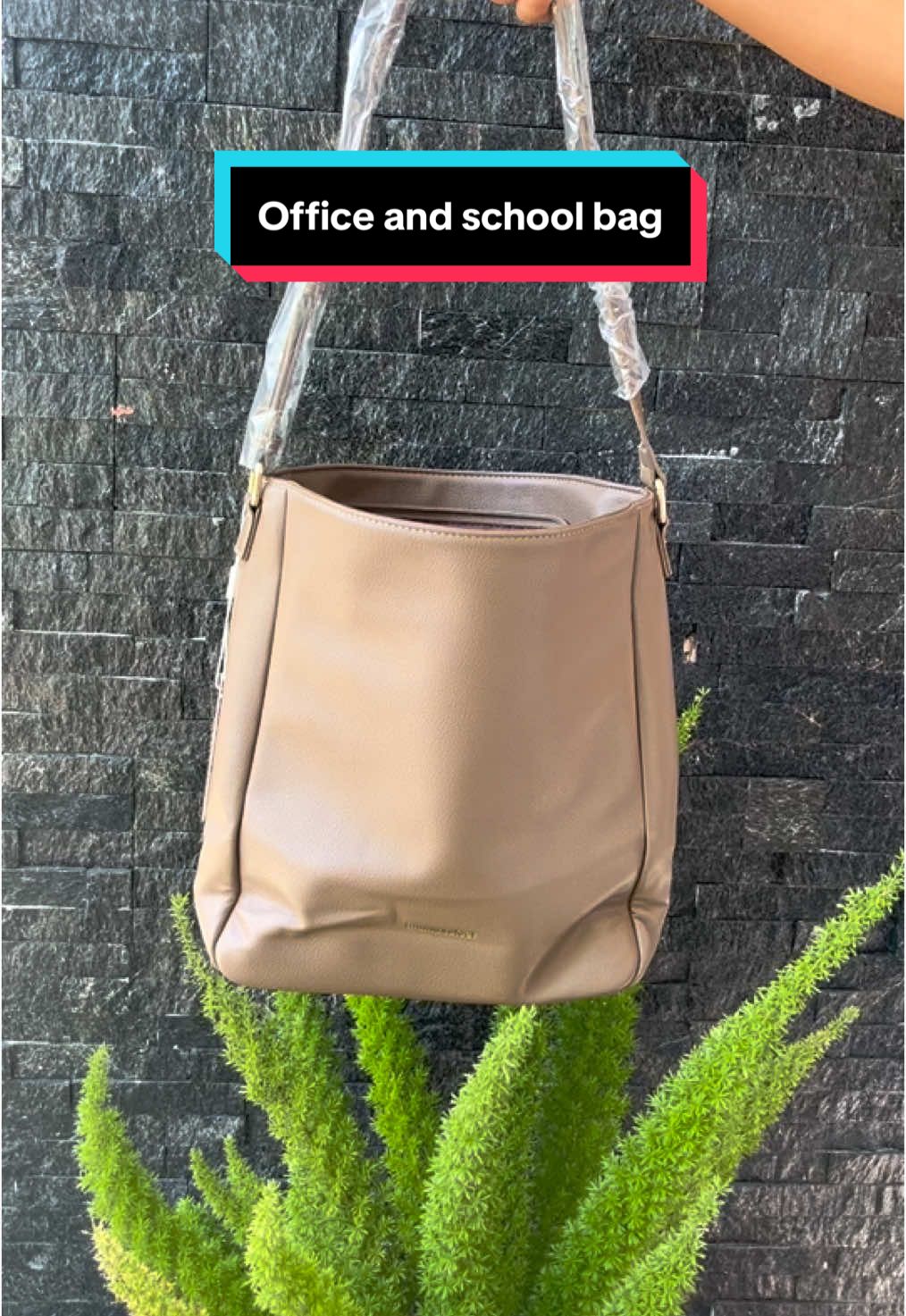 Perfect school bag and office bag. Soft leather and high quality😍#officebag #schoolbag #everydayuse #everyone #followers #tiktokviral #highlight #highlightseveryone #followers➕ 