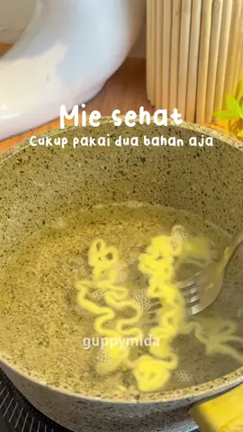 Beneran cuma 2 bahan aja tapi udah bisa bikin mie sendiri di rumah. Tanpa pengawet, tanpa gluten! Komen “MAU” nanti ibun kirim Link bahan utamanya 🥰🥰 #miesehat #miehomemade #FYP #racunibunmida 