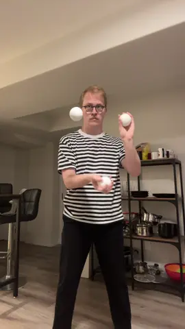 This song calls to me. Who am I to ignore its call? @The B-52s #b52s #rocklobster #juggling #juggler 