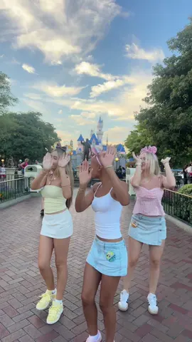 my bffs @Charlie Getty @ayiah soufi 💗🪩 | #dance #soundstouse #disneyland #birthday #fyp 