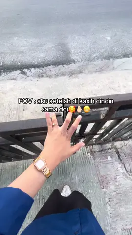 Jimat kebahagiaan huakakaka makasiw Ayang #fypage #fyppppppppppppppppppppppp #foryoupage #masukberandamuu #masukberanda #xuhuong #xuhuongtiktok #cincin #tunangan #palangkaraya #palangkarayakotacantik #engagement #viraltiktok 