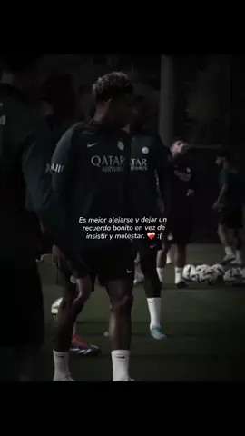 Es mejor alejarse y dejar un  recuerdo bonito en vez de insistir y molestar. ❤️‍🩹 :(