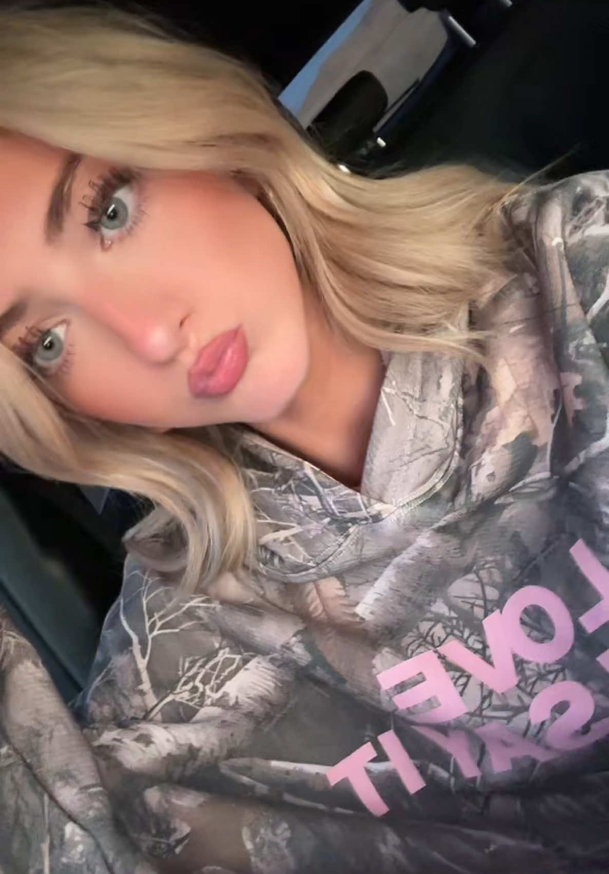 w hoodie #foryou #viral #makemefamous #trending #fyp 