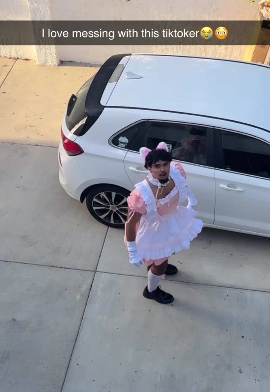 he films random TikTok’s every morning outside😭