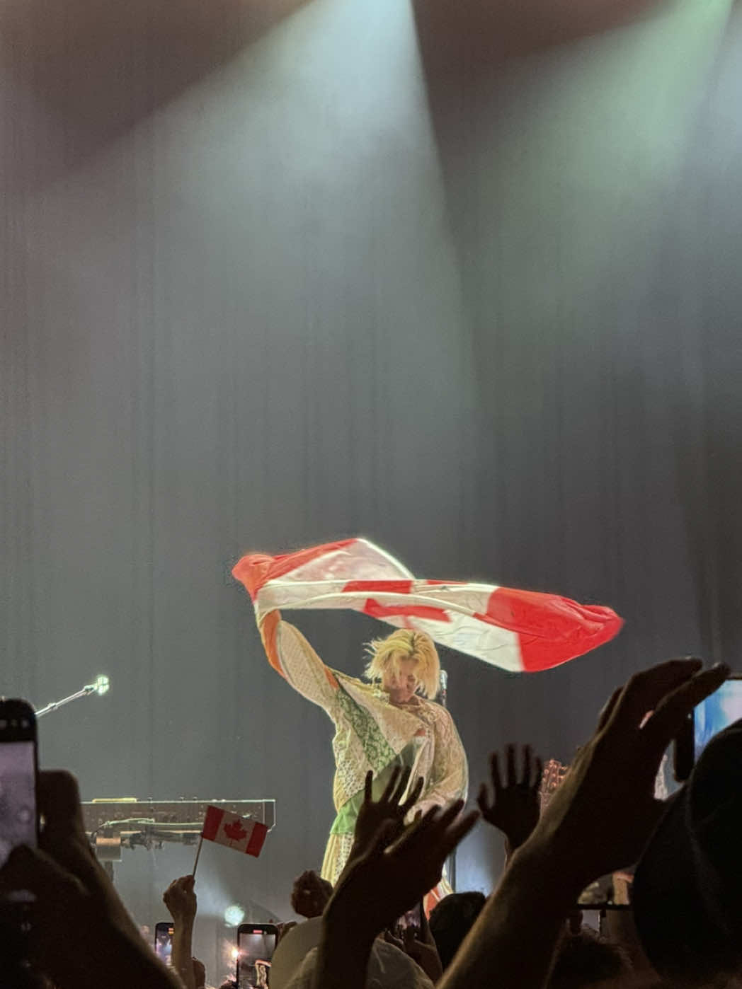 Shinunoga E-Wa by @Fujii Kaze | Fujii Kaze North America Tour 2025 🇨🇦 #fujiikaze #toronto #concert #music #japanese #fyp #fypシ゚ #foryoupage #tiktokviral 