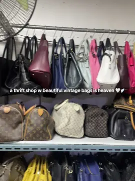 it feels like heaven 🤍🦋🪽 #bags #vintage #vintagebags #thrift #ukayukay #fyp #fashion #OOTD #fitchecks #trends #sustainablefashion 