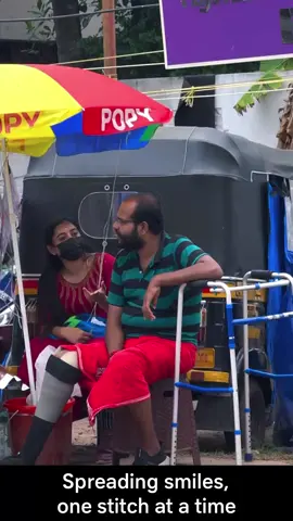 I had planned to revisit the aunty who once threw away my sketch — hoping this time, I’d earn a smile instead. But life had other plans. On that very spot, I saw a Chettan with prosthetic legs and his partner, selling homemade biriyani by the roadside ,fighting life with love and dignity. So I sketched them instead. They smiled. They handed me biriyani #creatorsearchinsights #emotionalmomentkindness #viral #fyp #tiktokjapan #trending #tiktokusa #tiktokfrance🇨🇵 #tiktokitalia 