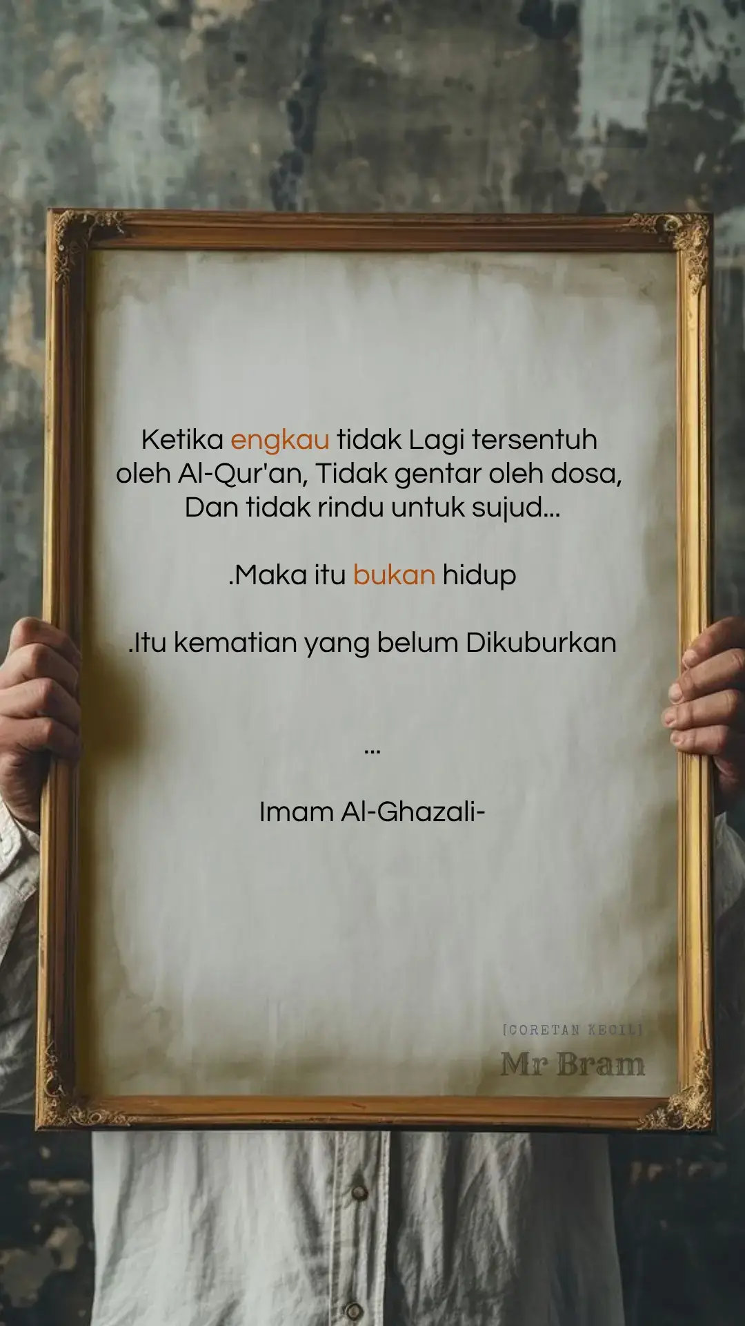 Jika hati sudah tak tersentuh oleh ayat-Nya, jika dosa tak lagi membuat takut... Mungkin kita bukan sedang hidup. Kita hanya berjalan dalam kematian yang belum dikuburkan. Renungi sejenak... 🌿 — Imam Al-Ghazali #CoretanHati #RenunganMalam #ImamGhazali #QuotesIslami #IngatAkhirat #MotivasiHijrah #IslamicReminder #KataBijak #MrBramQuotes 
