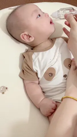 Bản cải tiến này sẽ dùng được cho các bạn nhỏ từ sơ sinh nha các mẹ. Đầu hút silicon mềm không sợ đau con, còn có 2 đầu thay đổi nữa, giá hợp lí, thao tác được bằng 1 tay. #mekemtit #hutmui #hutmuichobe 