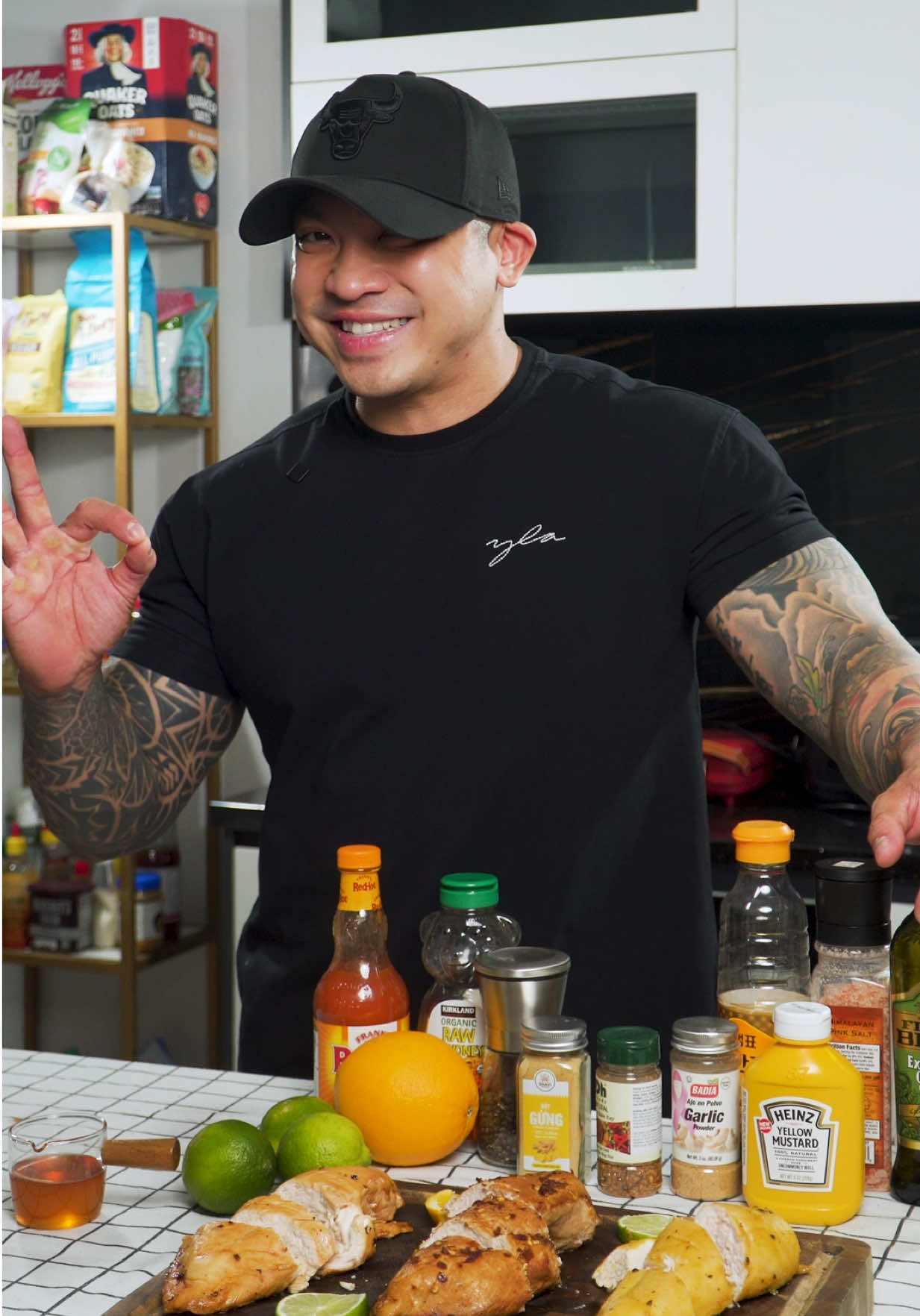 3 công thức ướp Ức Gà dễ mà siêu ngon và healthy, eat clean nhưng vẫn đậm đà 🤤 Sốt Ướp Mật Ong Cay 🍯 - Nước tương (2 muỗng) - Mật ong (3 muỗng) - Nước cốt chanh (1 muỗng) - Sốt cay (2 muỗng) - Tiêu (1 ít) Sốt Ướp Cam 🍊 - Nước ép cam (2 muỗng) - Bột bắp (1 muỗng) - Ớt khô (1/2 muỗng) - Bột gừng (1/2 muỗng) - Bột tỏi (1/2 muỗng) - Nước tương (1 muỗng) - Dầu olive (1/2 muỗng) - Vỏ cam (1 ít) - Muối (1 ít) Sốt Ướp Mù Tạt Mật Ong 🍯 - Mù tạt vàng (3 muỗng) - Mật ong (2 muỗng) - Bột tỏi (1/2 muỗng) - Nước cốt chanh (1/2 muỗng) - Muối (1 ít) - Tiêu (1 ít) ✅ Lò nướng 🧭 Thời gian: 25-30 phút  🌡️ Nhiệt độ: 200 độ  #eatclean #gym #healthyfood #Fitness #healthylifestyle #motivation #fit #EasyRecipe #lowcalorierecipe #lowcaloriemeals #proteinrecipe #youngLA #chickenbreast 