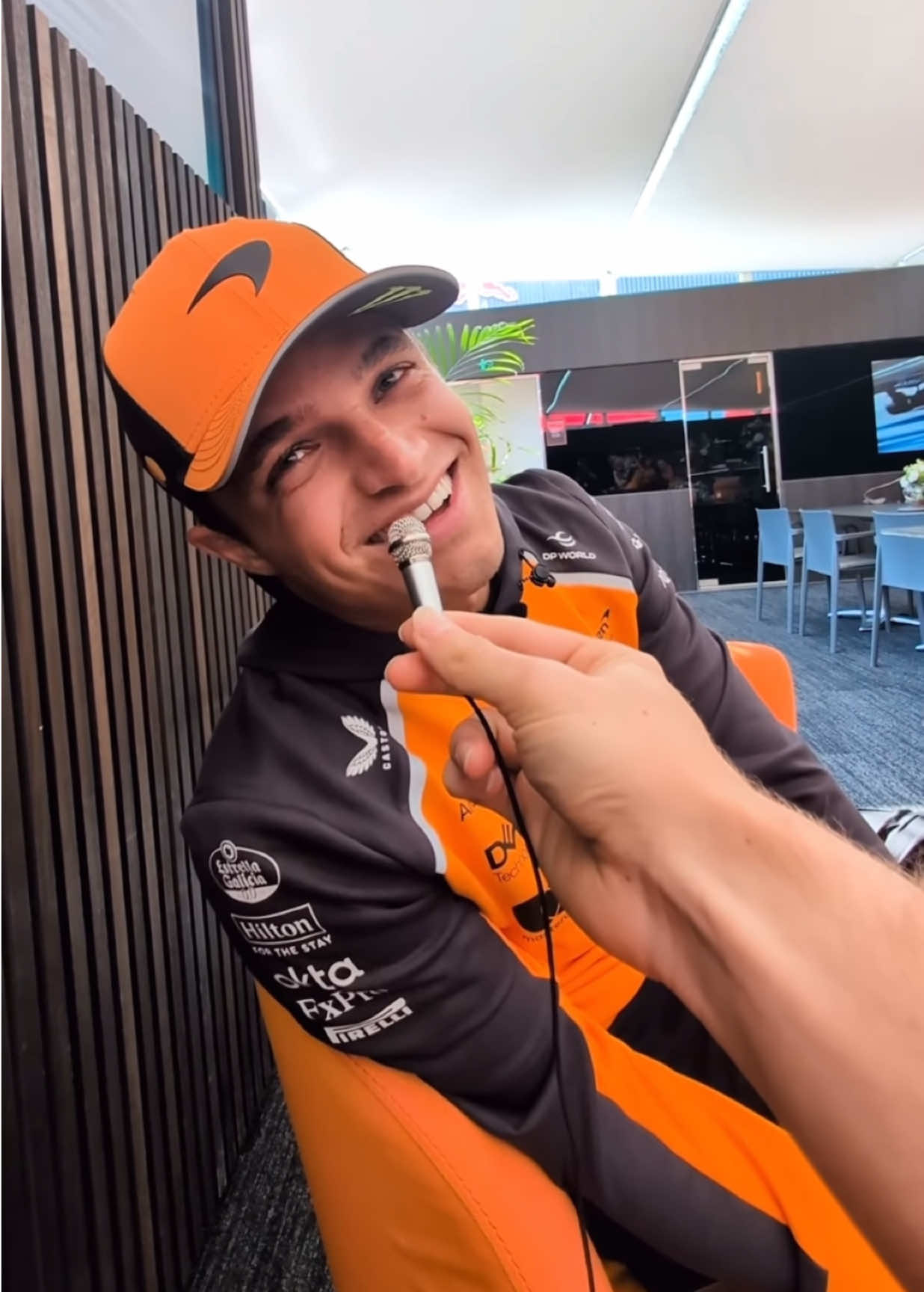 Guess who their looking at🧡🥰😭 #f1girls #f1community #f1contentcreator #f1tiktok #f1girlies #neverstopracing #formula1 #papayaontop #papayaarmy #landonorris #ln4 #oscarpiastri #op81 #landoscar #landoscaredit #landoandoscar 
