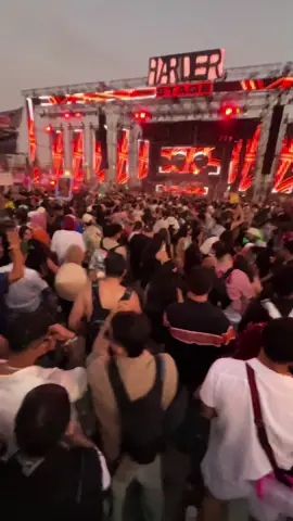 best view 🤏🏽 #ravetok #hardsummer #fypシ #djset #festival #shoulder #ride 