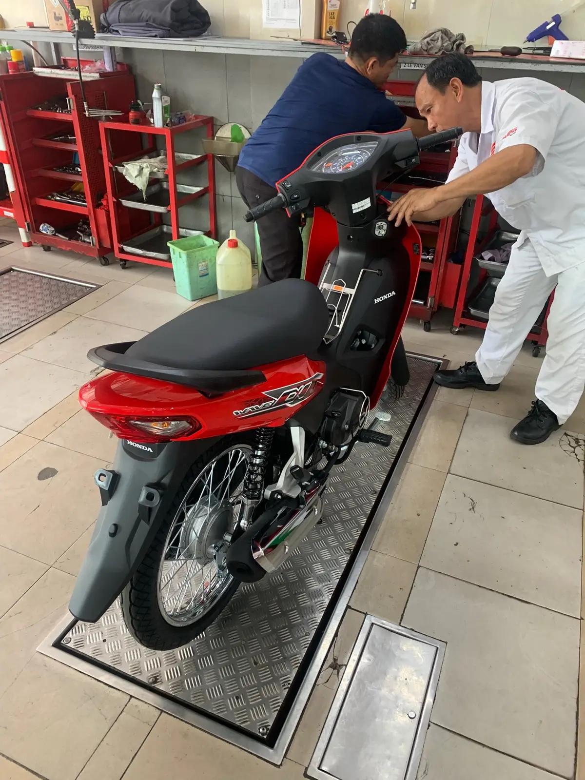 Chổ ae dắt hãng bao nhiêu?#xuhuong #xu #wave #110 #wave110 #you #fyp 