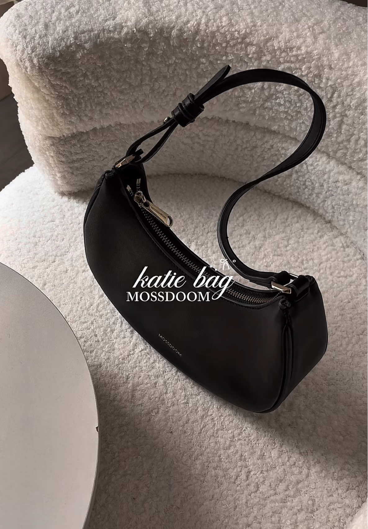 currently obsessed with this moon-shaped baby 💫 #moonbag #womenbav #mossdoom #fashion #aestheticbag #fyp #trending #viral 