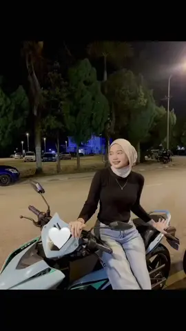 #girl #awek #cewekidaman #awekpadu #awekmalaya #awekmalaysia #awekmelayu #awekmantapp #fyp #cewek #zambual #awekcun #cewekcantik #wlwtiktok #fxf  #loveisreal #zamburger #awektudung #gadis #gelita #ayu #gadiscantik #lessy #gadisidaman #wlw #gadistiktok #awektiktok #jilbab #gadisviral #awekviral #jbstyle #capcut #fypage #fypsounds 