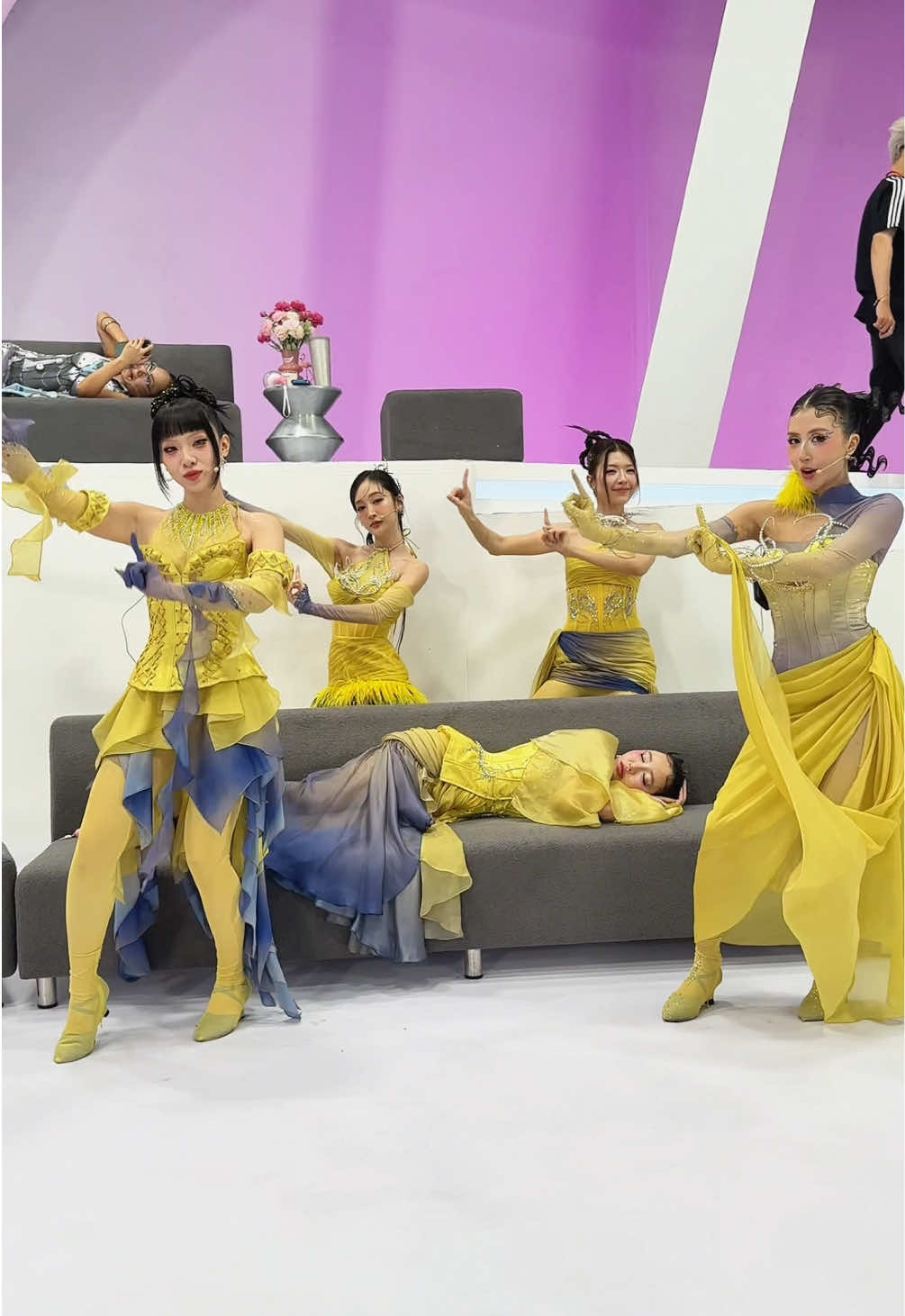 Líp này k phải Cam quay  #QuynhAnhShyn #EmXinh #EmXinhSayHi #VieON #VieChannel #EmxinhQuynhAnhShyn 