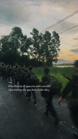 Bộ đội hành quân, ai đã từng sẽ hiểu #antertainment #betamusic #nhachaymoingay #tramxua #rungxanhvangtiengtalu #huongly #bodoi #bodoicuho #CapCut 