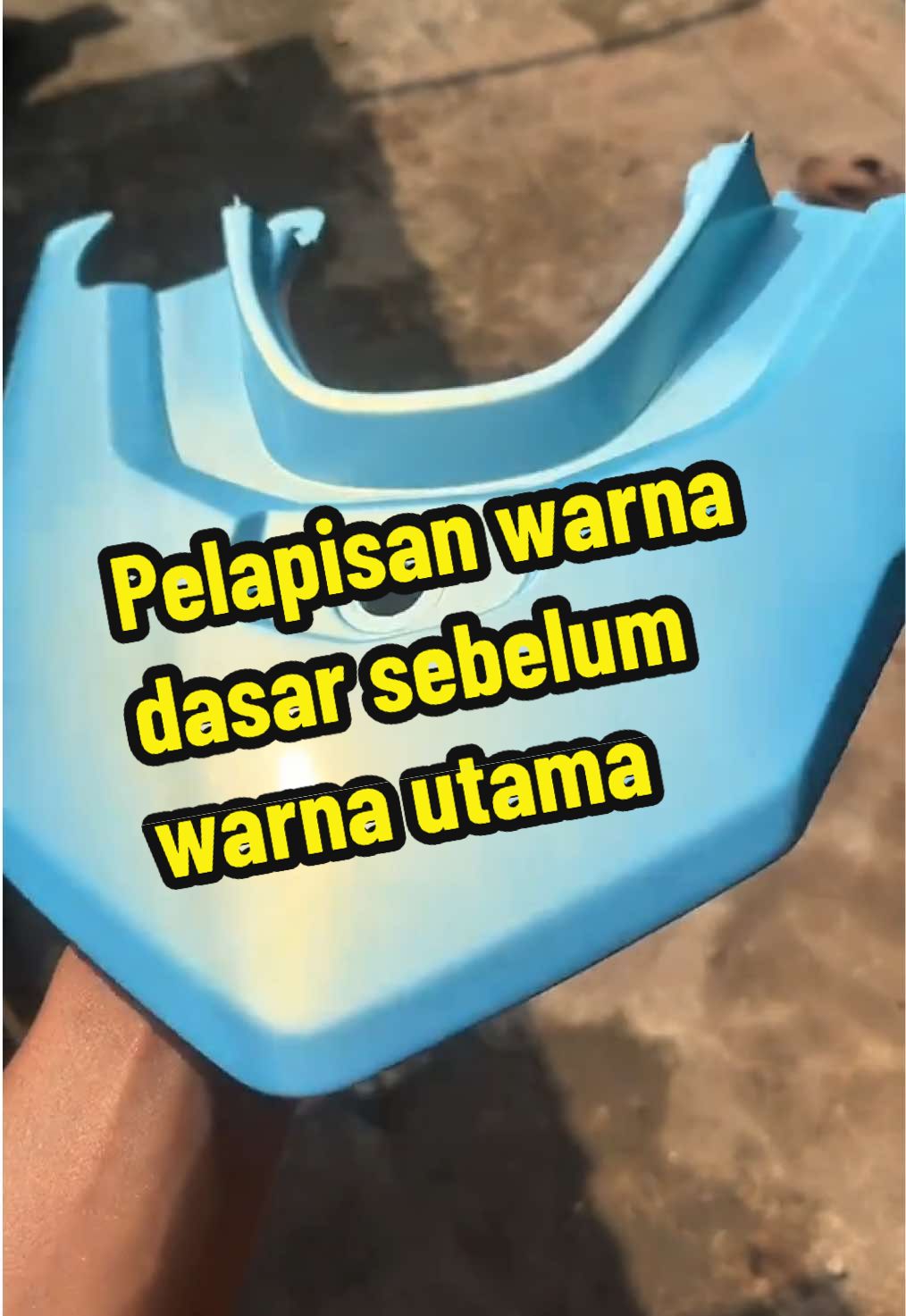 Golden ice blue🤩 Pentingnya memilih base coat dasar! Pelapisan warna dasar sebelum warna utama sangat penting untuk memastikan hasil akhir yang maksimal. #vario #varioindonesia #vario125 #vario150 #variomodifikasi #motorvario #vario125indonesia #vario150modifikasi #fyp #fypシ #fypp #painting #tukangcat #repaint #repaintmotor #yukumjaya 