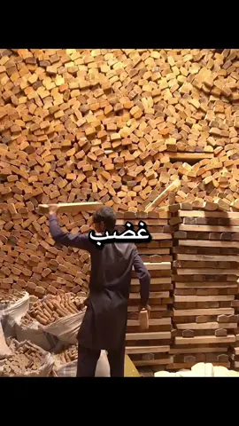 اللهم أنا تعوذ بك من الفتن ما ظهر منها وما بطن، أو من مضلات الفتن، فقد تعوذ النبي ﷺ من الفتن، وصح عنه ذلك عليه الصلاة السلام، فكونها تقع لا يمنع من التعوذ منها أن تقع، وبعض الناس يضل بالفتنة ويهلك، فلا مانع من أن تسأل ربك تقول: أعذني من الفتن ما ظهر منها وما بطن، اللهم أعذني من مضلات الفتن، 