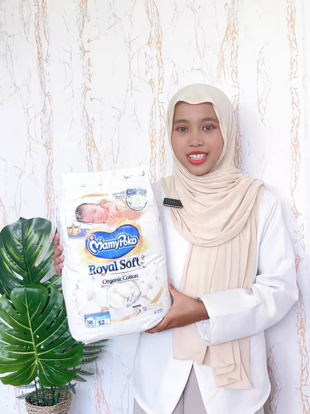 MamyPoko Perekat Royal Soft Organic Cotton Newborn adalah popok andalan dari lahir hingga kini. Permukaan popoknya terbuat dari full Organic Cotton yang lembut & aman di kulit si Kecil. Ada kandungan Coconut Oil, untuk bantu cegah ruam, 2x cegah iritasi. Sirkulasi udara maksimal, bebas lembap. Nyaman, aman, dan pas untuk kulit si Kecil. 👶😍 #2xCegahIritasi #MamyPokoRoyalSoftOrganicCotton #OrganicCotton #MamyPokoNo1JapanQuality