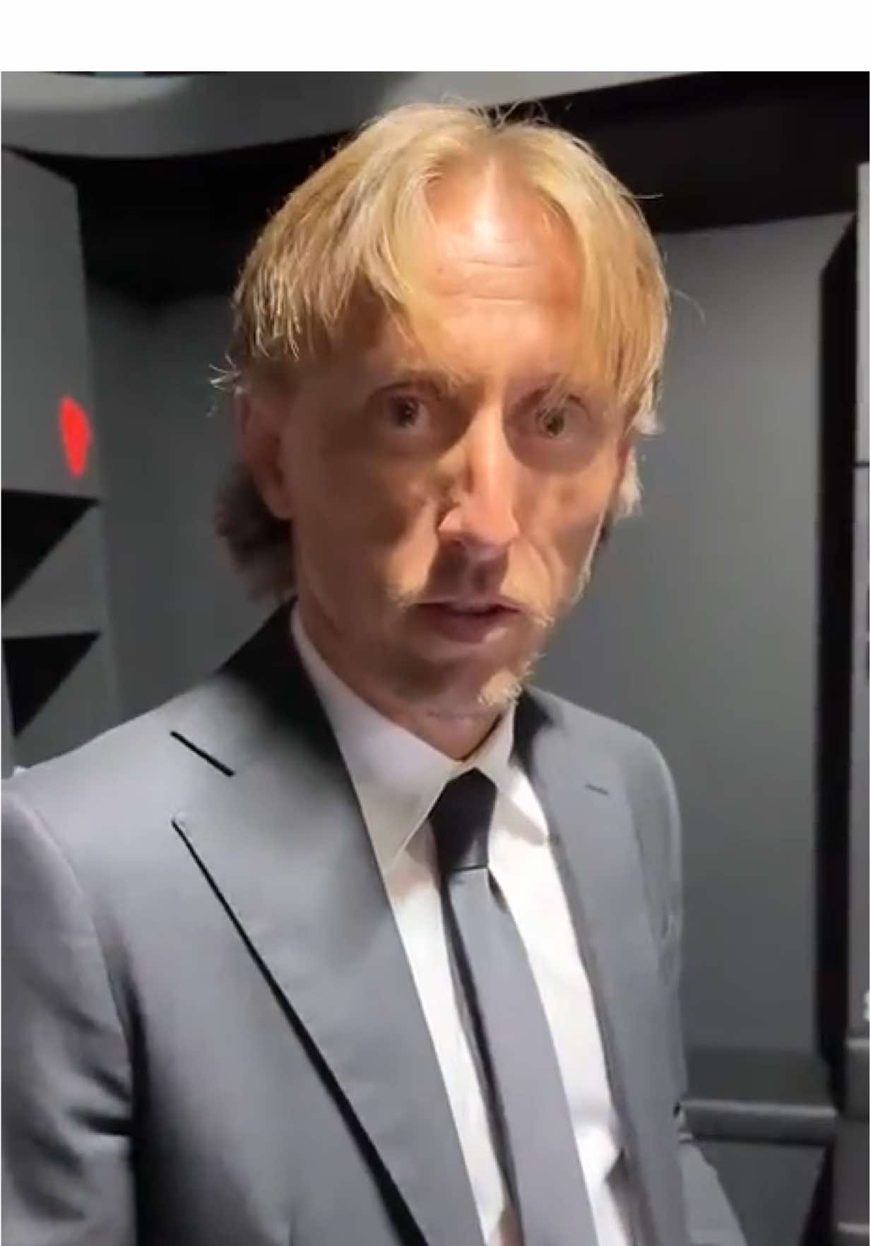 Facile, no? 😌❤️🖤 #acmilan #modric #lukamodric #yakinop #tiktokcalcio #tiktokfootball #calciotiktok #seriea #calcio