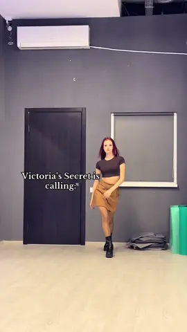 Мрієш спробувати себе в моделінгу? Пиши нам🤍 Запис на навчання — за посиланням у шапці профілю! #model #modelschool #modelling 