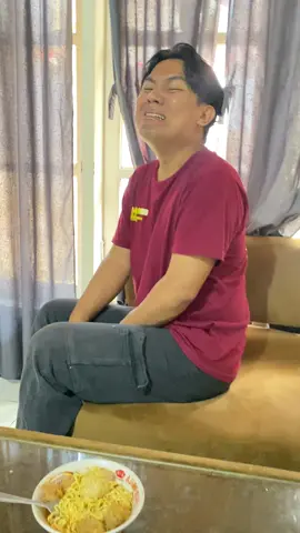 Naha sih kudu di beda beda😌