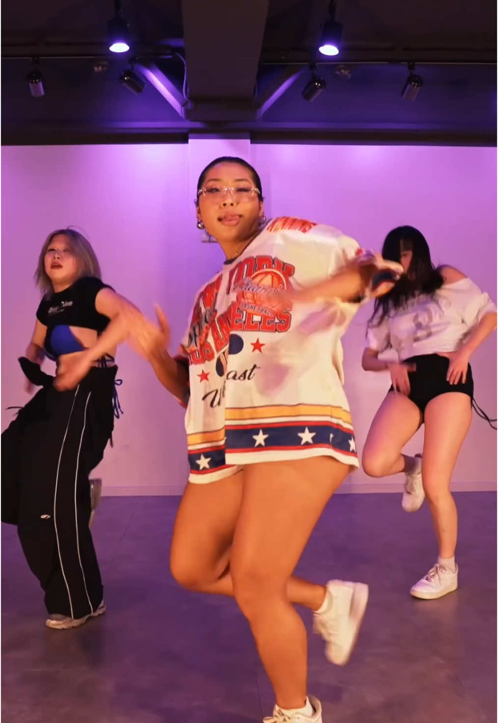 Can’t tell me #EGGE 🤫 Just vibin’ through No pressure, just groove🥴 #SJin #Dancehall #Dance #choreography #penomeco