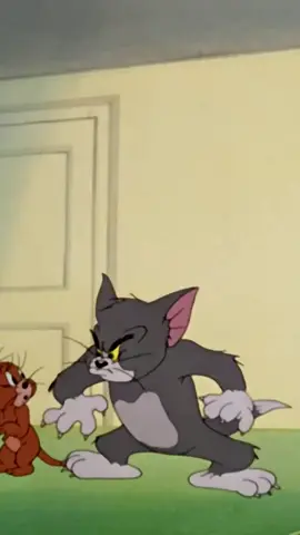 Prepare-se para reviver as melhores aventuras de Tom e Jerry! 🐱🐭 Neste clássico atemporal, a hilaridade é garantida enquanto o gato cinza e o rato marrom se envolvem em uma divertida batalha de inteligência e trapalhadas! Entre expressões exageradas, reviravoltas cômicas e aquele toque de slapstick que amamos, a interação entre esses personagens icônicos nunca decepciona. A cena se passa em um ambiente familiar com um toque de humor, onde a dinâmica entre Tom e Jerry se transforma em momentos irresistíveis de tensão e risadas. Enquanto Tom se prepara com um enorme clube, a expectativa de uma nova perseguição eletrizante está no ar! ⚡💥 Sinta a nostalgia e deixe-se levar pela genialidade deste desenho que conquista gerações. Acompanhe as travessuras e a amizade inesperada desses personagens, enquanto eles tentam escapar do Spike e se juntam a outros amigos carismáticos. Não perca a chance de rir alto com as trapalhadas desses clássicos! Estamos aqui para trazer a diversão e a magia dos desenhos animados diretamente para você! 🎉 #TomEJerry #DesenhoAnimado #Nostalgia #Risadas #Clássicos #WarnerBros #Animação #Entretenimento #Diversão #PersonagensIcônicos#foryou#fyyy