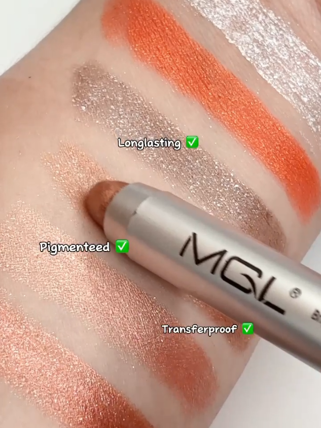 MATA MAKIN STUNNING DALAM 1 SWIPE! ✨ MGL Double-End Eyeshadow Pen ini bener-bener lifesaver buat kamu yang suka makeup simple tapi hasilnya WOW! 🤩 Tersedia 6 warna shimmer cantik yang bikin mata kamu makin hidup ❤️ Yuk pilih warna favoritmu dan siap tampil makin percaya diri! #mgl #mgleyeshadowpalette #makeup #makeuptutorial #fyp #beauty #eyeshadowpencil #makeupsimple #glammakeup 