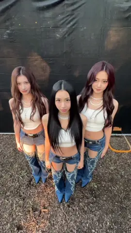 Barabam #Lolla Edition 🐹🐯🦌 4️⃣Listen [THIS IS FOR] 4️⃣ https://TWICE.lnk.to/THISISFOR #TWICE #트와이스 #THISISFOR #SANA #사나 #TZUYU #쯔위 #CHAEYOUNG #채영 #Lollapalooza