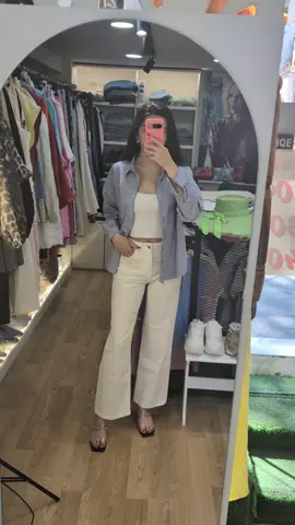 E gjithe veshja gjendje ne dyqanin tone 🥰 Kemisha Mase Standarde gjendje dy ngjyrat ne video/Xhinset gjendje masa XS/Cropi gjendje ne ngjyre te bardhe/te zeze🔥 Na vizitoni ne dyqanin tone ose na shkruani ne DM ✨ #albanian #viraltiktokvideo #fyp #foryoupage  #albaniangirl #napolifashion #fashion 