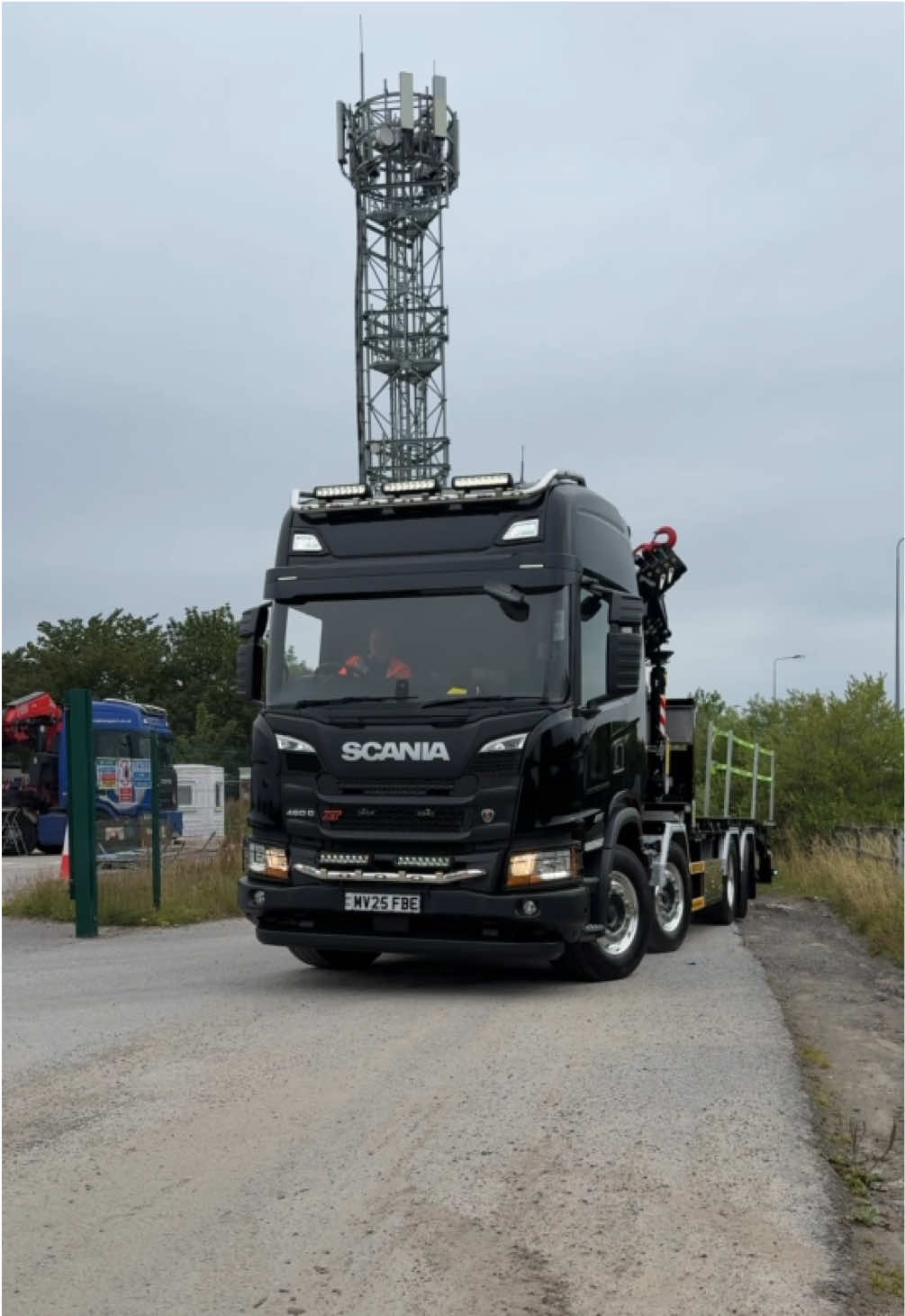 We know…. She’s beautiful 😮‍💨 #scania #cranetruck #trucksoftiktok 