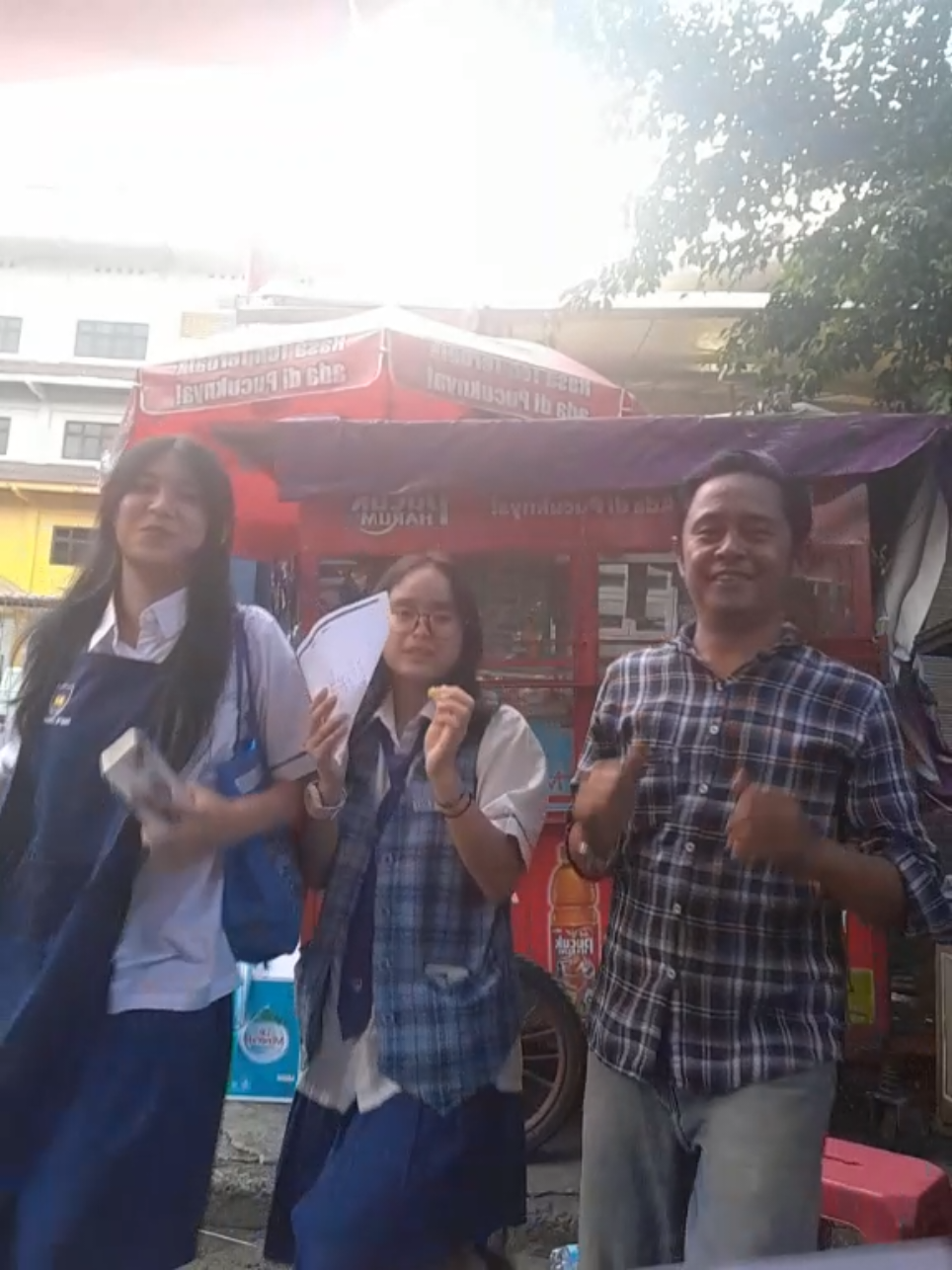 @kthleenaaa @05lcia #fyp #anwarmanis #gorenganviral #bakwan #gorengan #jualan #imut #manis #kiyowo #lucu 