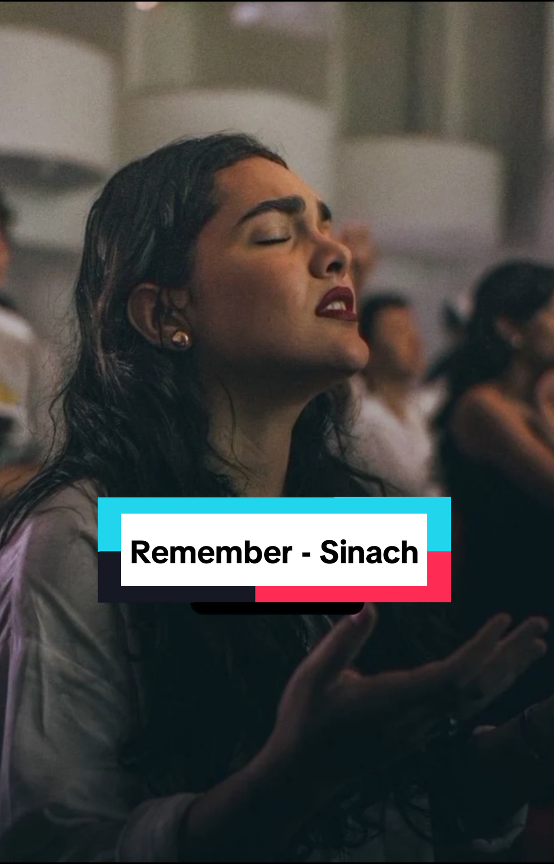 Remember - Sinach  #powerfulworship #gospelmusic #gospellyrics #christianworship #worshipmusic #foryoupage❤️❤️ #jesuslovesyou #whattowatch #lyrics_songs #voicesofpraise deep worship songs that make you cry 
