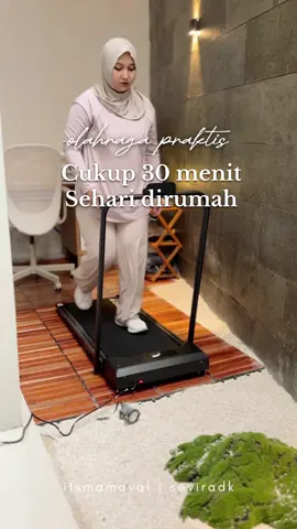 Walking pad buat olahraga dirumah 🏃‍♀️🏃‍♀️ Worth it banget, design slim & hemat tempat, low watt cuman 150 watt. Bisa menahan beban hingga 280kg.  Cocok buat yang suka ga PD olahraga outdoor / ngegym. Cukup jalan di ditumah pake walking pad ini ✨ yuk samaan 🛒 #treadmill #treadmillelektrik #walkingpad #treadmillworkout #walkingpadtreadmill  