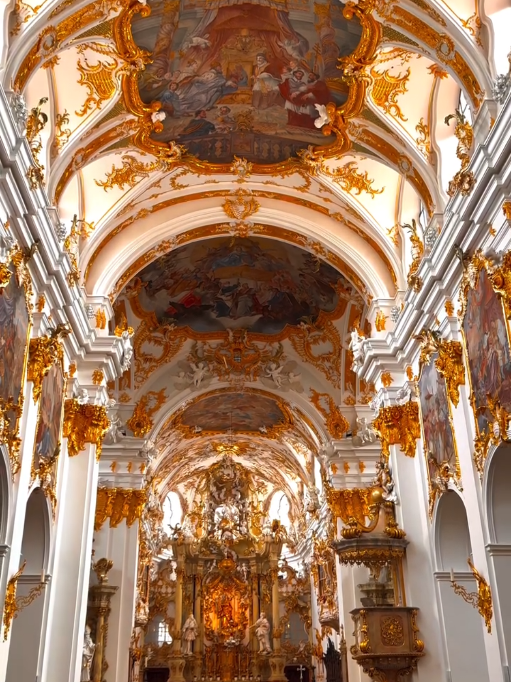 📍The Old Chapel (Alte Kapelle) in Regensburg is a hidden baroque gem with a breathtaking rococo interior.  #regensburg #visitgermany #germany