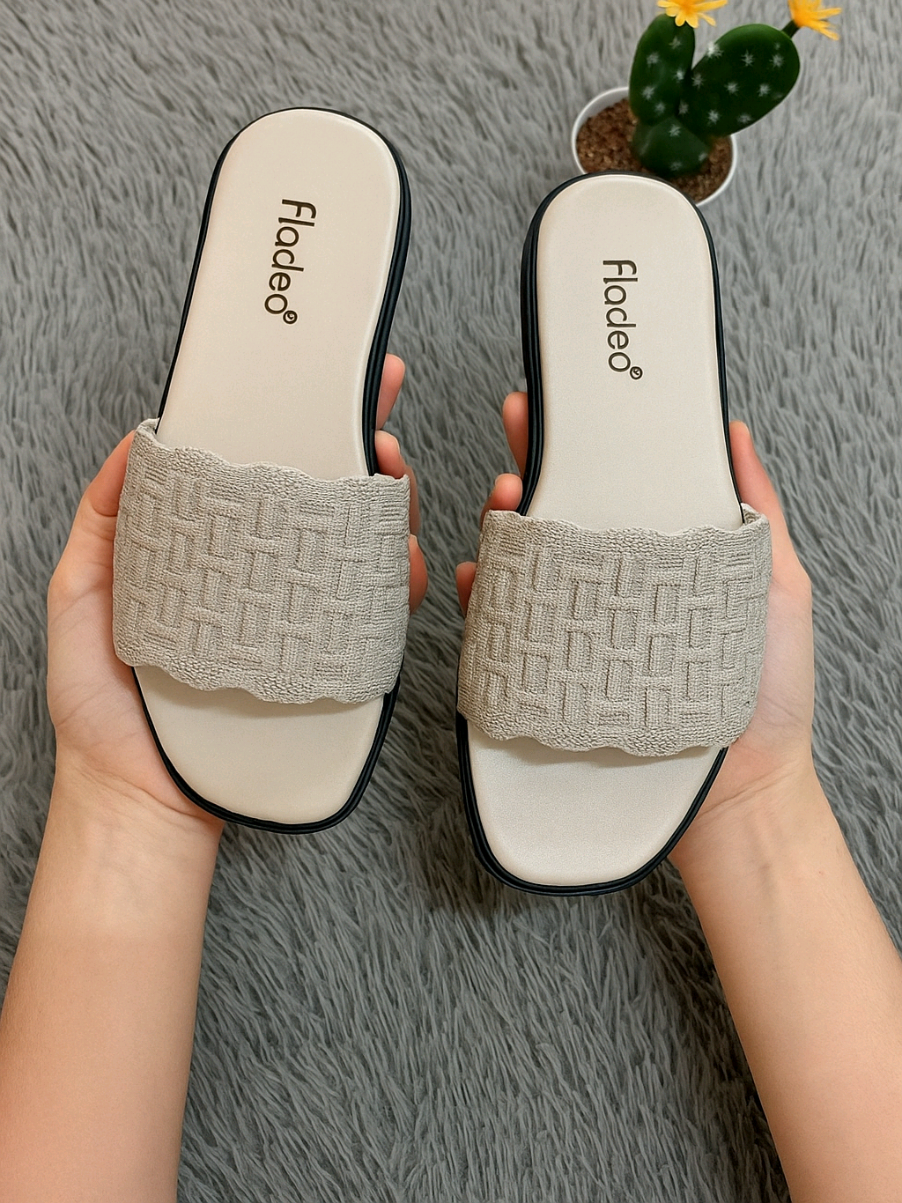 Sandal elegan simple sandal wanita terbaru 2025 #sandal #sandalwanita #sandalmurah #sandalteplek #fypage #fypシ゚ 