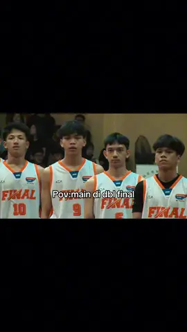 POV: Lo main di Final DBL 😤🏆 @dblplay  Lampu terang, ribuan mata nonton. Setiap detik berasa hidup-mati. Teriakan coach. Dukung teman satu tim. Lo harus clutch, atau pulang tanpa gelar. Lo latihan buat momen ini. Lo kerja keras tiap hari buat stage ini. Now it’s your time… Buktikan. — #Indoballers #DBLIndonesia #DBLFinal #POVHooper #ClutchMoments #BasketIndonesia #HoopersDream #Mentality #gametime 