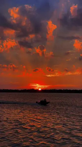 AKUN KHUSUS SUNSET TUNGKAL . . Take video by @norarahmayani ྀི @dorarahmayeni_  #jambi #sunset #fyp #kualatungkal #creator #nephophile #opacarophile 