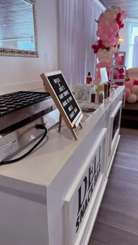 𝓑𝓪𝓫𝔂 𝓲𝓷 𝓑𝓵𝓸𝓸𝓶 … 🤰🌸💕 #BabyInBloom #SweetBabyShower #DeliSnackBar #SnackBarParty #babyshowersnacks 