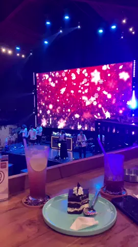 berdua lebih baik, yang lain cukup jadi penonton. #fyp #bajawa_flores_ntt #tangerang #livemusic #coffee 