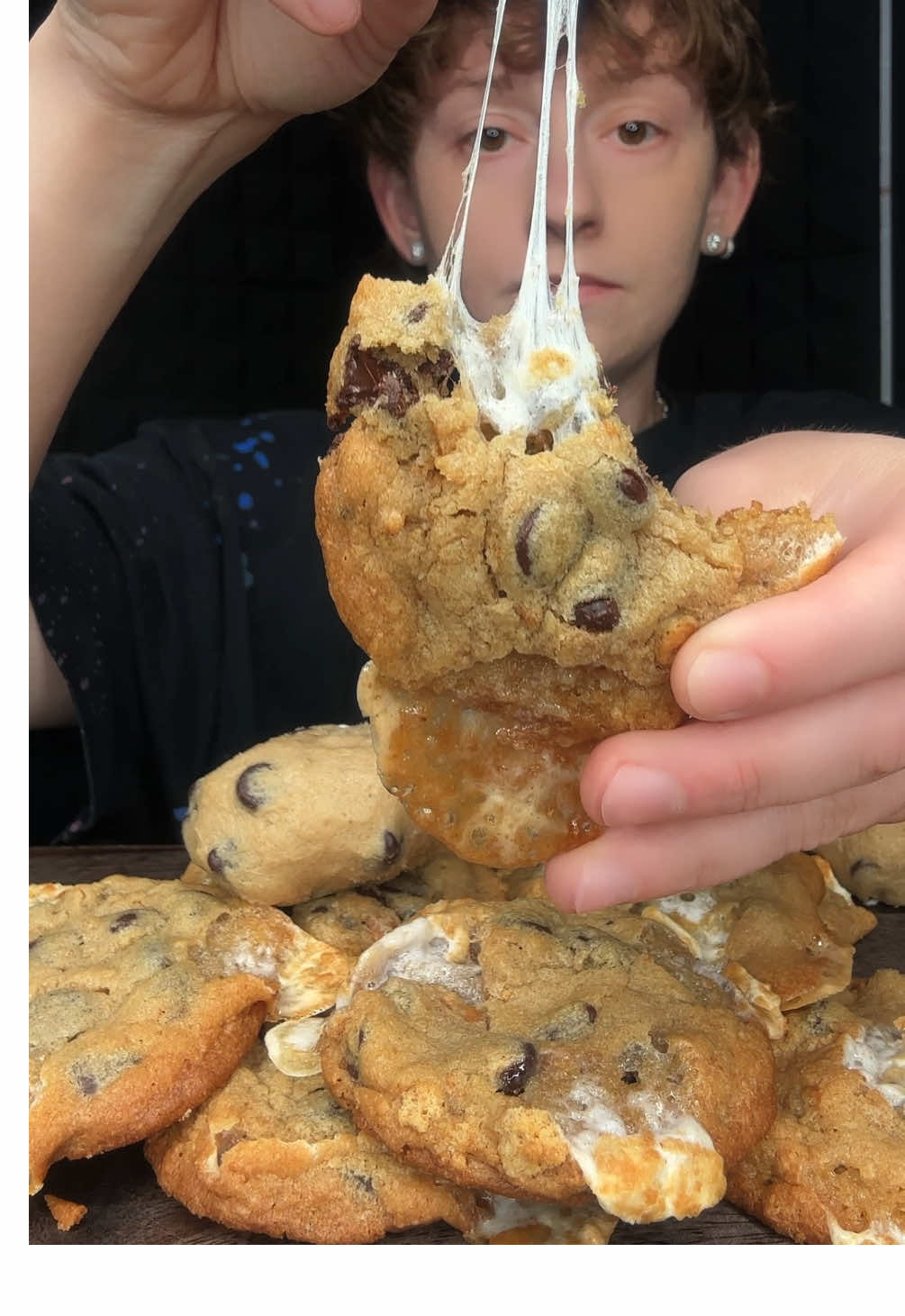 s’mores cookies & cookie dough 🍪 mukbang asmr #asmr #mukbang #smores #fyp #cookies 